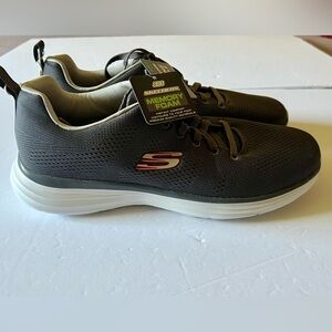 NWT Men’s Skechers Memory Foam Size 10 1/2 Charcoal Grey Color Machine Washable
